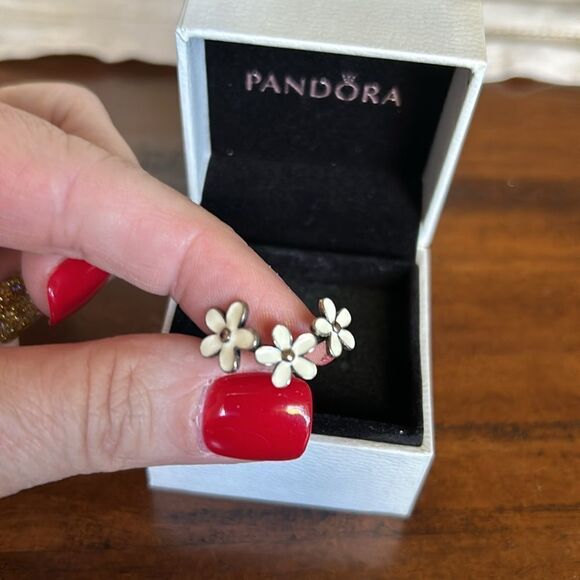 Pandora 3 daisy’s Ring size is 5.5  with original box - Picture 3 of 12